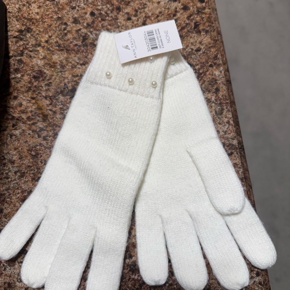 Ann Taylor White Knit Gloves with Pearl Accents